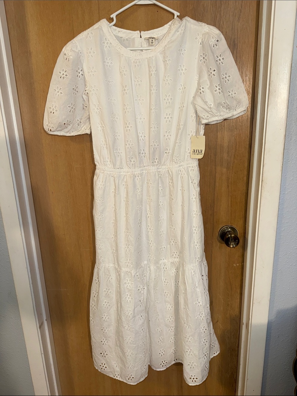 NWT a.n.a Cotton Eyelet Puff-Sleeve Tiered Midi Dress Embroidered Medium